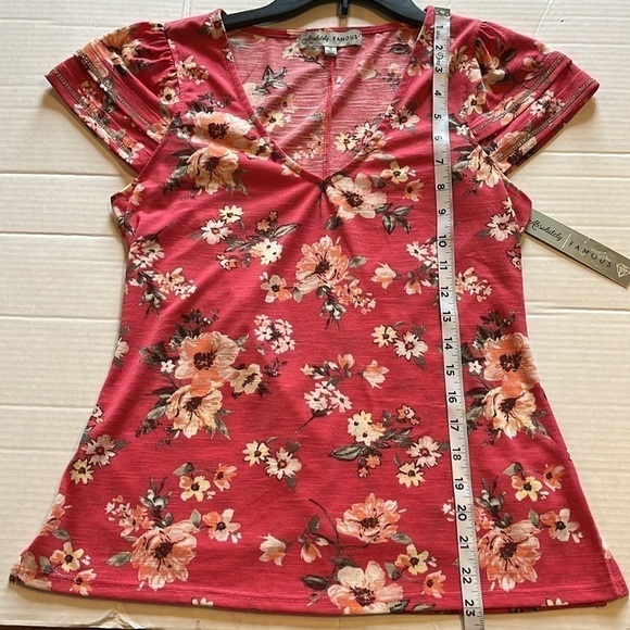NWT-absolutely famous-S-pink floral-V-neck, lightweight, short sleeve top/blouse - Picture 11 of 11